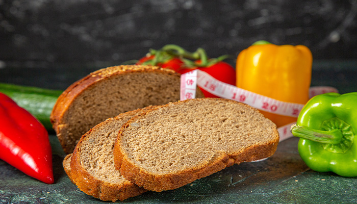 Bánh ăn kiêng cho người tiểu đường với bánh mì nguyên cám