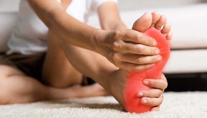Biến chứng thần kinh gây tê bì ở chân