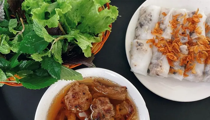 Người tiểu đường nên ăn bánh cuốn kết hợp với nhiều rau xanh