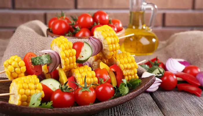 Người bệnh nên kết hợp ăn ngô nếp với thực phẩm giàu chất xơ và protein