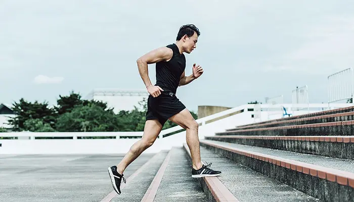 Duy trì vận động thể chất đều đặn cũng giúp cải thiện rối loạn lipid máu 