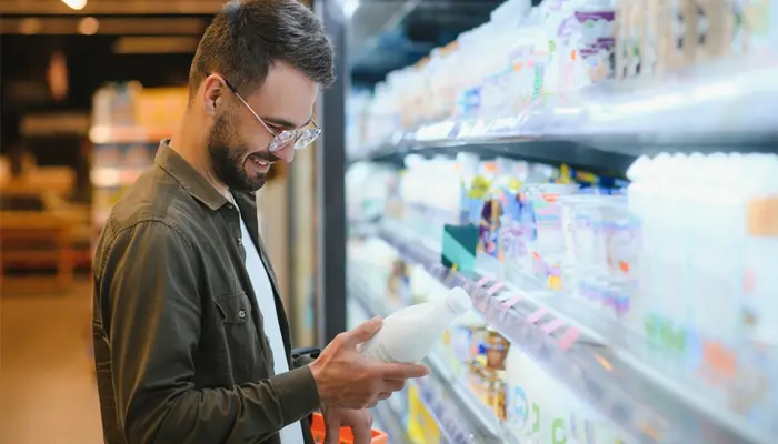 Khi chọn sữa người bệnh cần chú ý về hàm lượng dinh dưỡng, ưu tiên không đường 