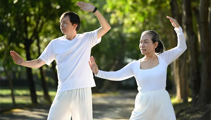 Tập thể dục đều đặn cũng là cách giúp kiểm soát biến chứng tiểu đường ở người già