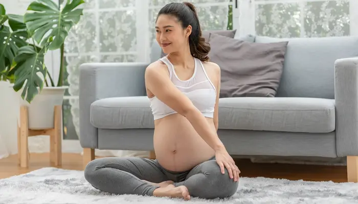 Vận động nhẹ nhàng tập Yoga cũng là cách giúp kiểm soát tiểu đường thai kỳ