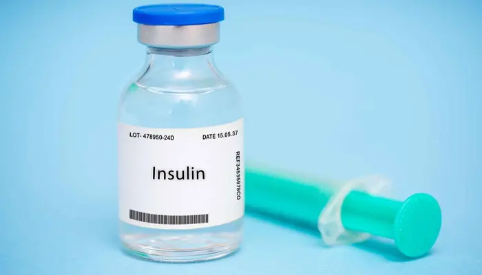 Người bệnh tiểu đường có thể tiêm insulin để hạ đường huyết 