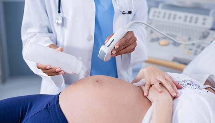 Mẹ bầu nên khám thai và theo dõi sức khỏe định kỳ 
