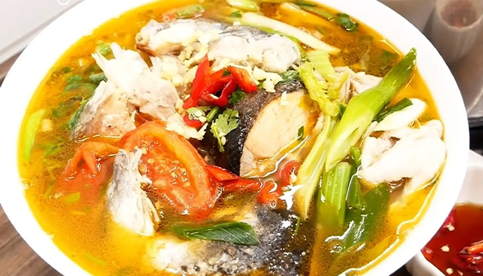 Canh măng chua cá hồi