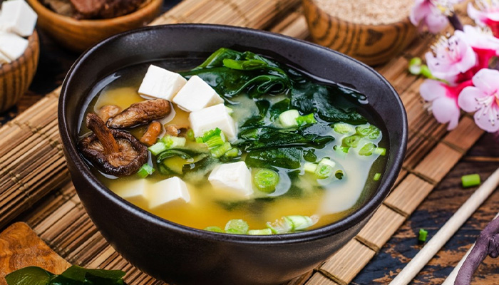 Canh rong biển giúp làm chậm quá trình tiêu hóa và hấp thu glucose