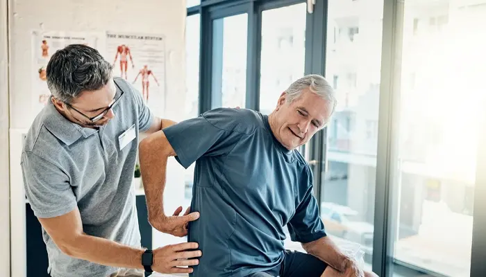 Vận động vật lý trị liệu cũng sẽ giúp người bệnh hồi phục tốt hơn