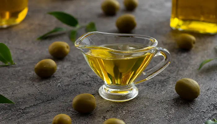 Dầu ô liu chứa nhiều dưỡng chất tốt cho đường huyết và tim mạch