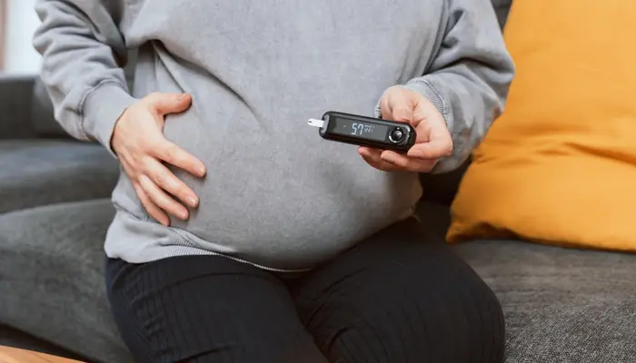 Glucose trong nước tiểu cũng là dấu hiệu cảnh báo xuất hiện tiểu đường thai kỳ