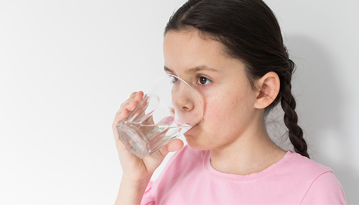 Dấu hiệu khát nước liên tục khi đường huyết cao ở trẻ em