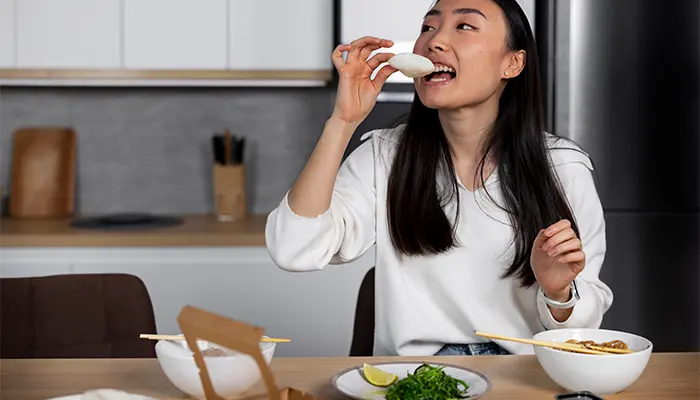 Người mắc tiểu đường sẽ cảm thấy đói và thèm ăn lúc nửa đêm 