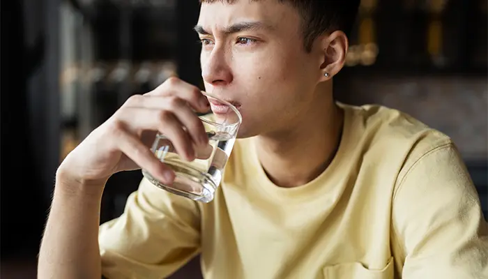 Dấu hiệu tiểu đường vào buổi sáng khát nước dữ dội