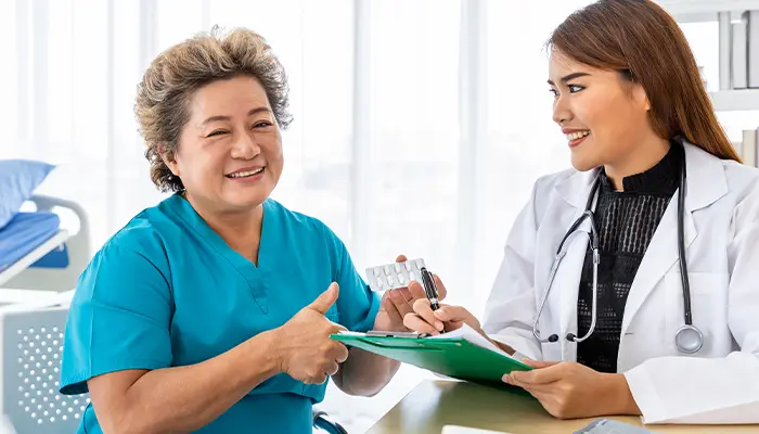 Để giảm thiểu nguy cơ tiến triển của biến chứng người bệnh cần kiểm soát tốt đường huyết theo bác sĩ