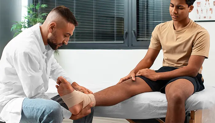 Vết thương cần được làm sạch để hạn chế vi khuẩn phát triển dẫn đến nhiễm trùng