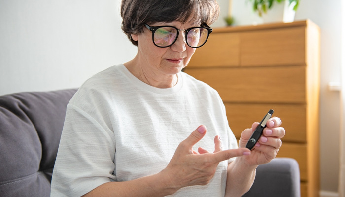 Người bệnh tiểu đường nên kiểm soát tốt đường huyết để ngăn ngừa biến chứng