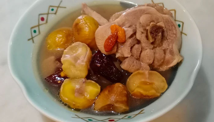 Gà hầm hạt dẻ 