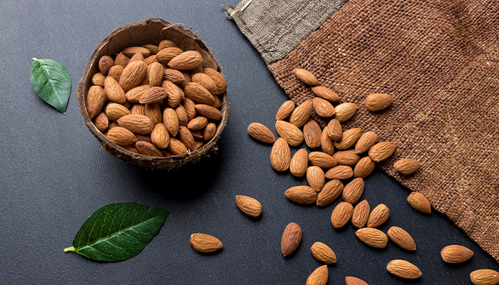 Các loại hạt tốt cho người tiểu đường là hạnh nhân