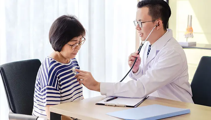 Người bệnh cần gặp bác sĩ khi tình trạng đường huyết không giảm dù đã khắc phục 