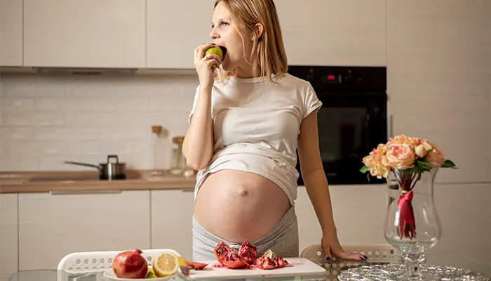 Mẹ bầu nên xây dựng chế độ ăn uống lành mạnh để giúp ổn định đường huyết