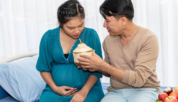 Nước dừa mang lại cho mẹ bầu nhiều lợi ích