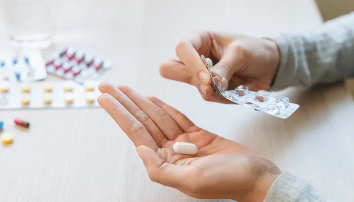 Người bệnh tiểu đường cần uống thuốc đúng liều theo chỉ định của bác sĩ