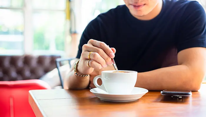 Người tiểu đường lưu ý không nên thay thế nước lọc bằng cà phê 