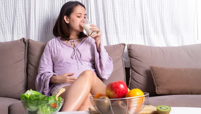 Mẹ bầu nên tuân thủ hướng dẫn của bác sĩ về chế độ ăn uống và sinh hoạt trước khi xét nghiệm 