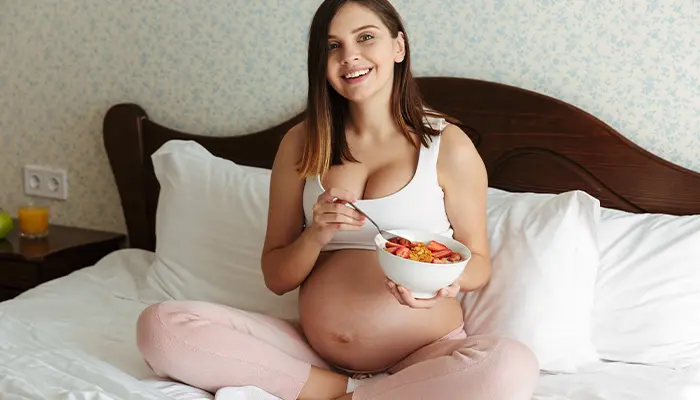 Mẹ bầu có thể ăn trái cây tươi thay vì ăn đồ ngọt 