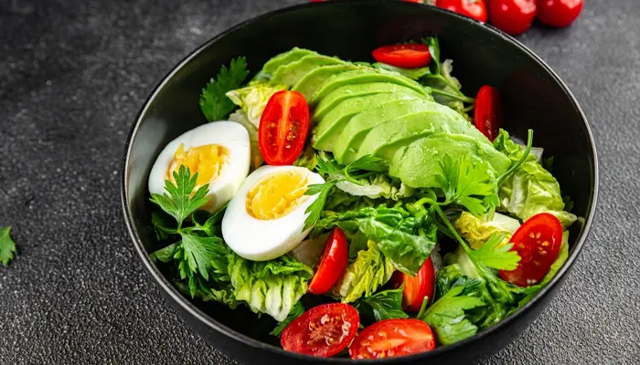 Salad trứng và bơ giúp ổn định đường huyết hiệu quả 