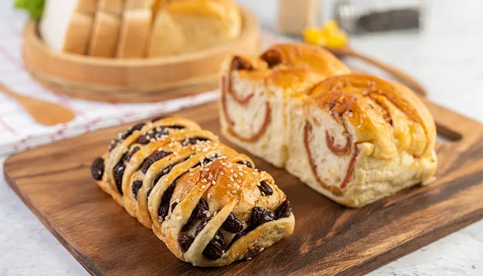 Bánh mì ngọt chứa nhiều đường, tinh bột tinh chế dễ khiến đường huyết tăng nhanh