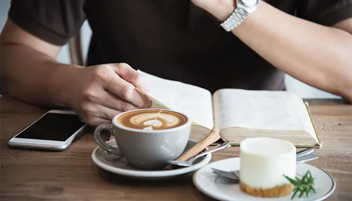 Món ăn sáng dễ tăng đường huyết là uống cà phê khi chưa ăn sáng