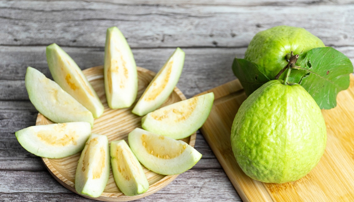 Mẹ bầu nên ăn 1/2 hoặc 1 quả ổi mỗi ngày