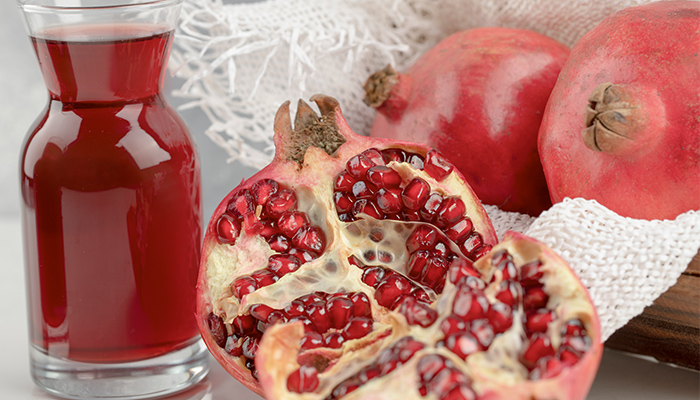 Người bệnh tiểu đường thai kỳ không được uống nước ép lựu đóng chai có đường