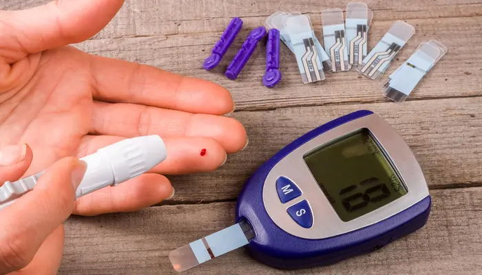 Chọc máu sai vị trí cũng là sai lầm khi đo đường huyết gặp phải 