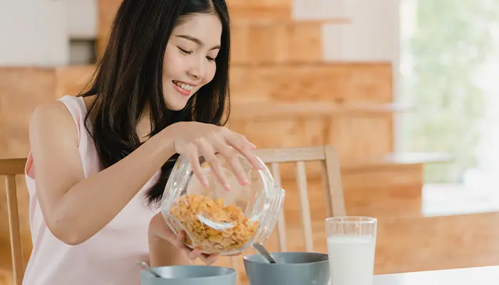 Thói quen kiểm soát đường huyết vào buổi sáng là ưu tiên bữa sáng giàu protein và chất xơ 