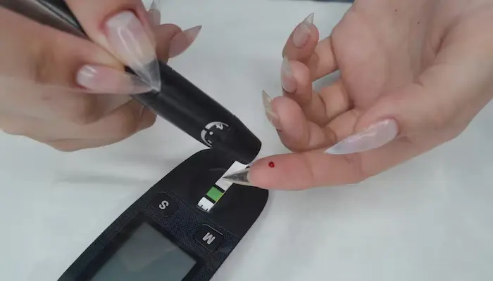 Duy trì các thói quen lành mạnh giúp cơ thể sử dụng insulin hiệu quả hơn, hỗ trợ ổn định đường huyết