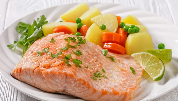 Gợi ý món thực đơn bữa sáng cho người tiểu đường cá hồi hấp 