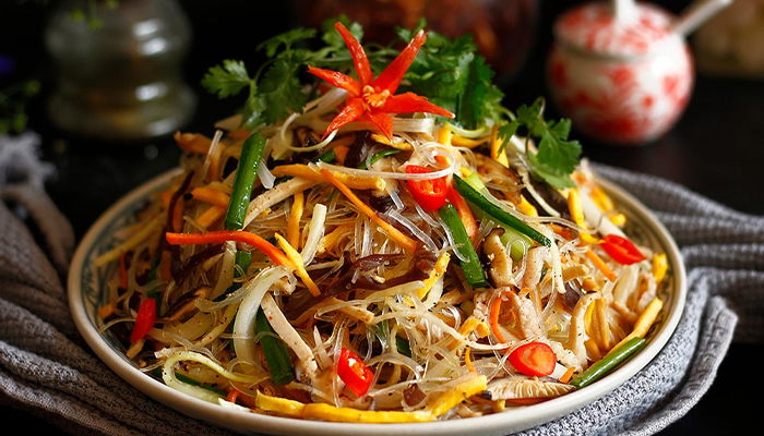 Miếng dong xào rau củ với gà