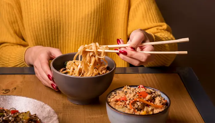 Người tiểu đường có thể ăn bún khô nhưng cần kiểm soát khẩu phần và chế biến hợp lý 