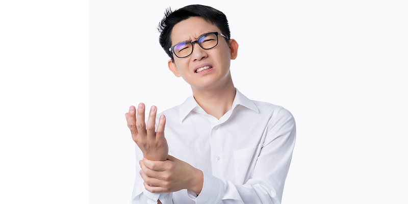 Dấu hiệu bị tê bì ở tay