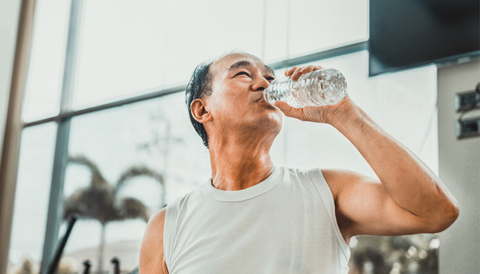 Người bệnh tiểu đường nên uống đủ nước thường xuyên
