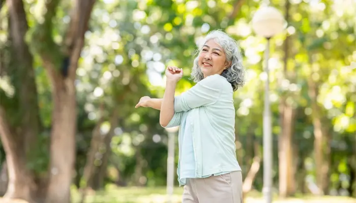 Người bệnh có thể vận động nhẹ như đi bộ nếu cơ thể cho phép 