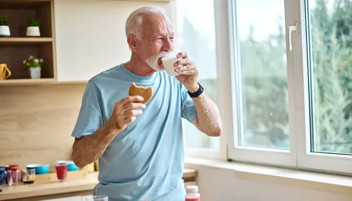 Chế độ ăn uống và sinh hoạt cũng là yếu tố ảnh hưởng đến đường huyết