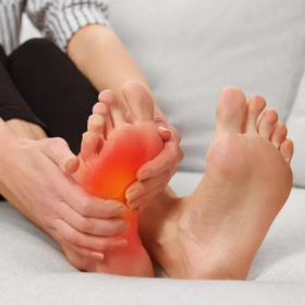 Cách chữa nóng rát bàn chân người bị tiểu đường giúp bảo vệ bàn chân