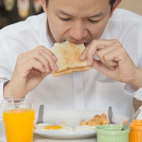 Nhịn ăn sáng có bị tiểu đường không? Ảnh hưởng thế nào?