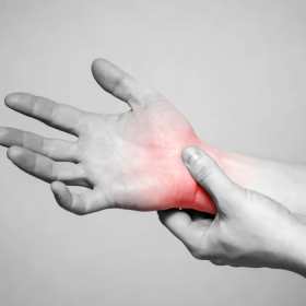 Tê bì chân tay ở người tiểu đường: Nguyên nhân, giải pháp điều trị