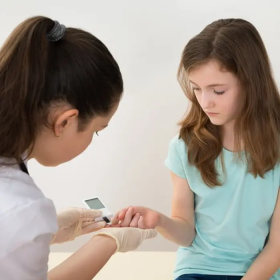 Trẻ em có bị tiểu đường không? Dấu hiệu cha mẹ cần biết
